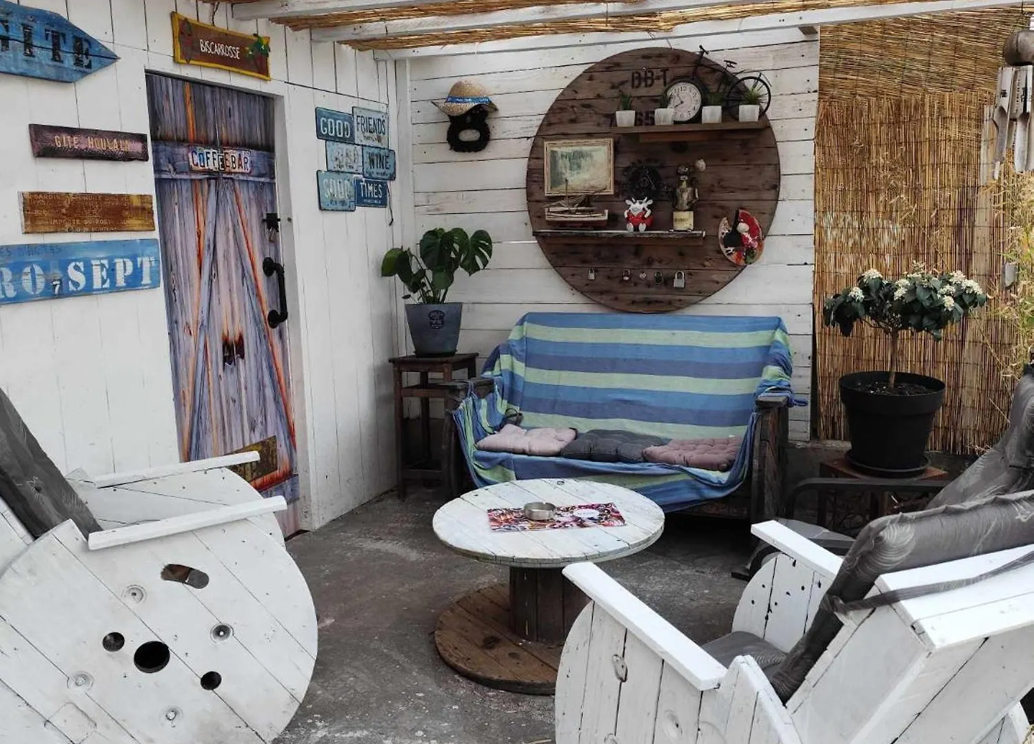 Houlala - Relais D'Etape - Chambres D'Hotes Pont-Eveque 0*,